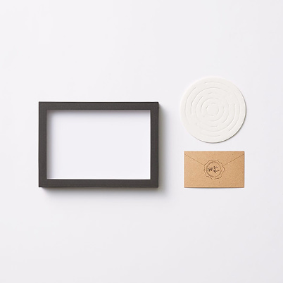 壁に飾るためのWALL DECOR カジュアルminiフレームと付属品の説明