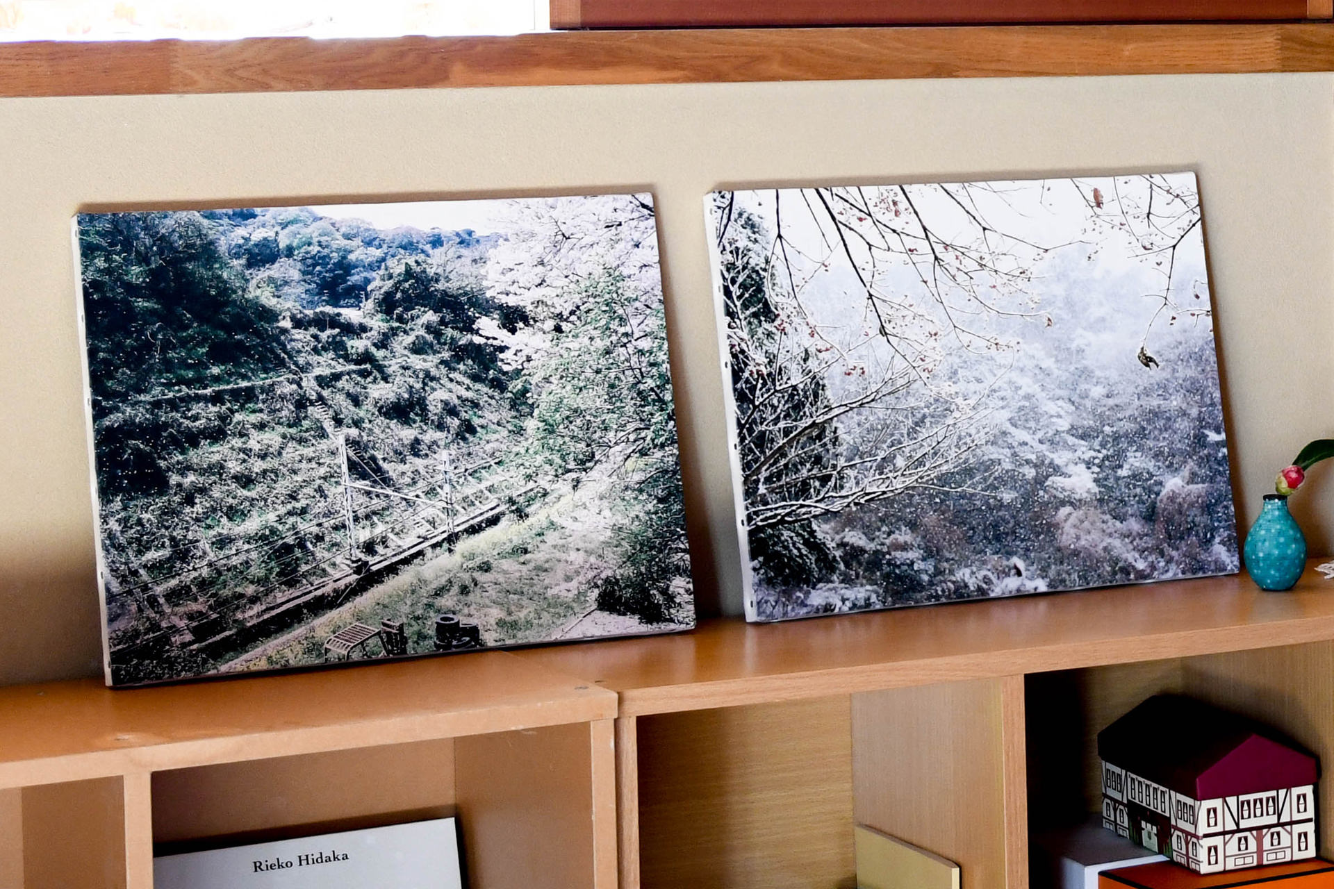 質感が際立つ、風景が画面いっぱいに広がるWALL DECORのクローズアップ。