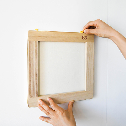 ピンで吊るすWALL DECOR カジュアルのフレーム